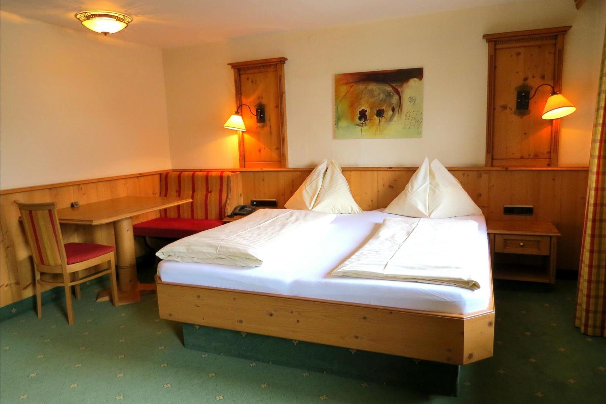 Hotel Roesslwirt 4*